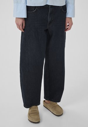 - Jeansy Relaxed Fit