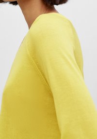 Massimo Dutti Neule - yellow