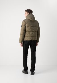 Calvin Klein Jeans ESSENTIALS JACKET - Vinterjakker - tarmac