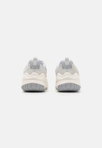 Nike Sportswear TECH HERA - Joggesko - photon dust/wolf grey/sail/white