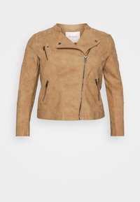 Motorradjacke aus Wildlederimitat in Beige mit Reißverschluss vorne, leicht tailliertem Schnitt, seitlichen Reißverschlusstaschen und Stehkragen. Glatte Textur und minimalistischer Stil.