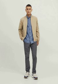 Jack & Jones JPSTMARCO JJDAVE NOOS - Chino - asphalt