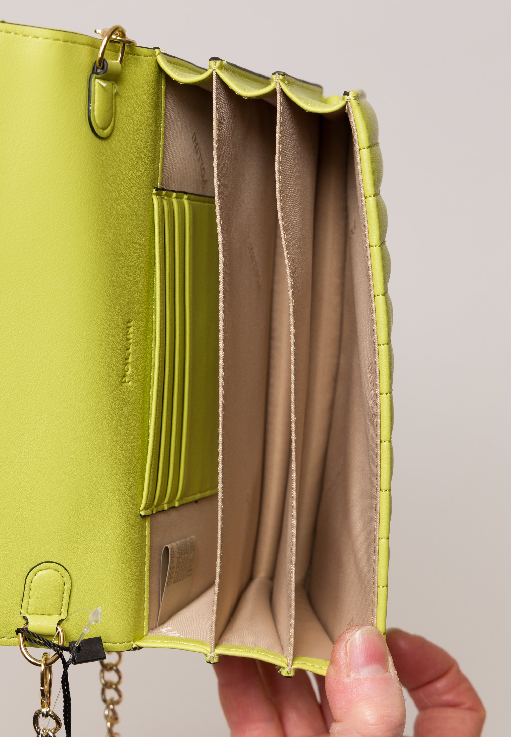 The Polly - Borsa A Tracolla Trapuntata Verde - 2L - Leggera Con Multipli Scomparti - Per Viaggi, Outdoor E Uso Quotidiano