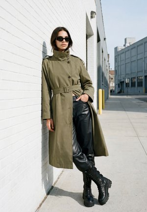 Buffalo, ASPHA - Botas con plataforma - black
