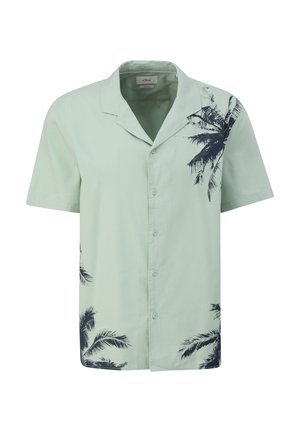 Chemise à manches courtes, verte menthe, boutonnée, fabriquée en tissu léger, avec un imprimé de palmier noir sur le côté gauche.