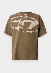 - T-shirt z nadrukiem