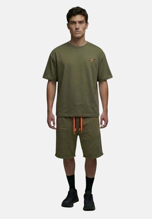 Saē, T-SHIRT AICHI VERT OLIVE HOMME - T-shirt basique - vert olive