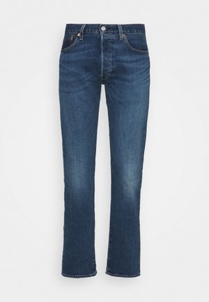 Jeans in denim blu scuro con design a gamba dritta, cinque tasche, chiusura a bottone e leggero sbiadimento su cosce e ginocchia.
