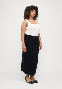 ONLY Carmakoma CARNELIA MAXI SLIT SKIRT - Krilo iz džinsa - washed black