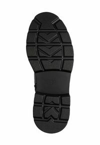 Semelle de chaussure noire avec des rainures profondes et des motifs de crampons, marquée du numéro de taille 37 au centre.