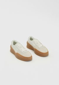 Atlasīts, off white