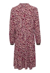 Tummanpunainen mekko kukkakuviolla, pitkät hihat, kerätty vyötärö ja kerroksellinen hame. Pehmeä kangas, jossa on sileä pinta. Koristellut hihansuut.