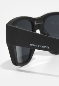 Armani Exchange Ochelari de soare - matte black/light grey black