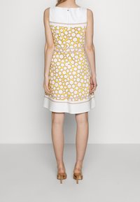 s.Oliver BLACK LABEL Koktejlové šaty / šaty na párty - light yellow
