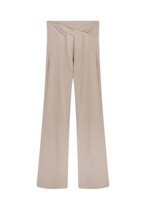 Beżowe spodnie o szerokich nogawkach, wykonane z miękkiego, elastycznego materiału. Posiadają zakładany pas i gładką fakturę. Brak widocznych wzorów lub elementów metalowych.