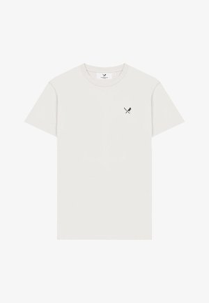 T-shirt blanc à manches courtes avec col ras du cou, arborant un petit logo noir croisé de couteau et hachoir sur le côté gauche de la poitrine.