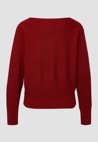 Roter Strickpullover mit weitem Bootsausschnitt, geripptem Saum und langen Ärmeln. Glatte Textur mit taillierter Passform und minimalistischem Design.