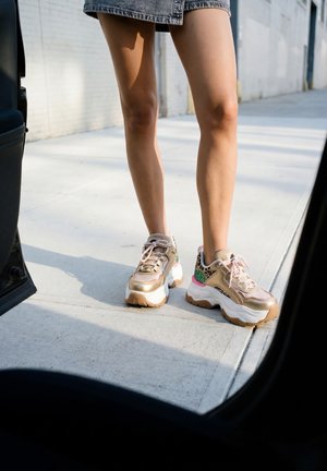Buffalo, JUMP ONE - Tenisky - gold/pink/multi