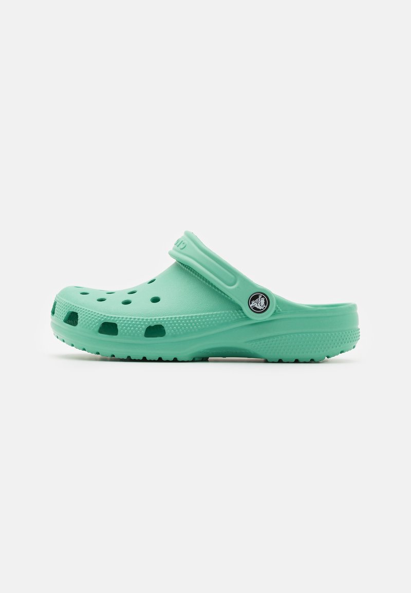 Crocs CLASSIC - Pantolette flach - mint/neongrün - Zalando.at