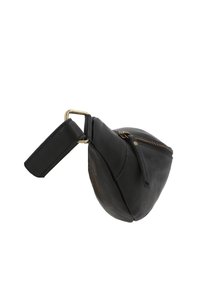 Schwarze Leder-Gürteltasche mit goldfarbenem Reißverschluss und verstellbarem Riemen, vor weißem Hintergrund gezeigt.