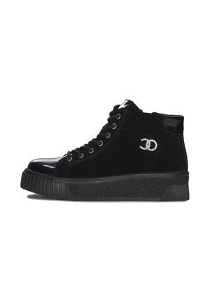 - Ankle boot