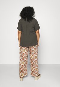 Zizzi Blusa - khaki