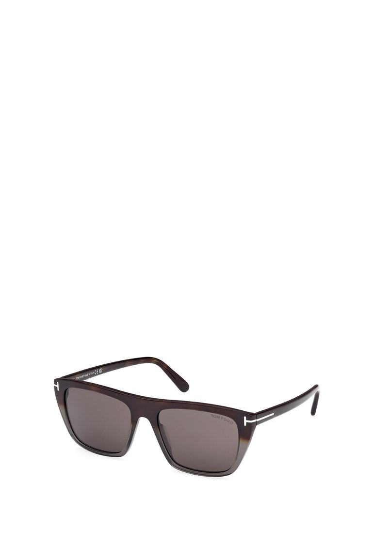 Ochelari de soare tortoise brown cu un cadru rectangular, lentile întunecate cu gradient și accente argintii pe tâmple.
