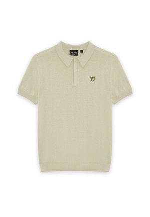 Polo beige à manches courtes avec col, deux boutons et un petit logo d’oiseau jaune et noir sur la poitrine gauche.