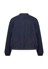 Veste bleu marine avec un motif texturé, col montant et poignets élastiques. Présente une coupe courte et une coupe décontractée. Aucun système de fermeture visible.