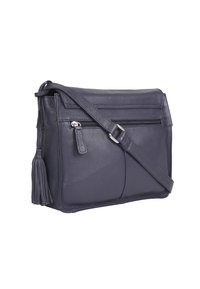 Námořnická kožená kabelka přes rameno s texturovaným povrchem, obsahující horní klopu, nastavitelný popruh a postranní třásně. Dvě zipové kapsy.