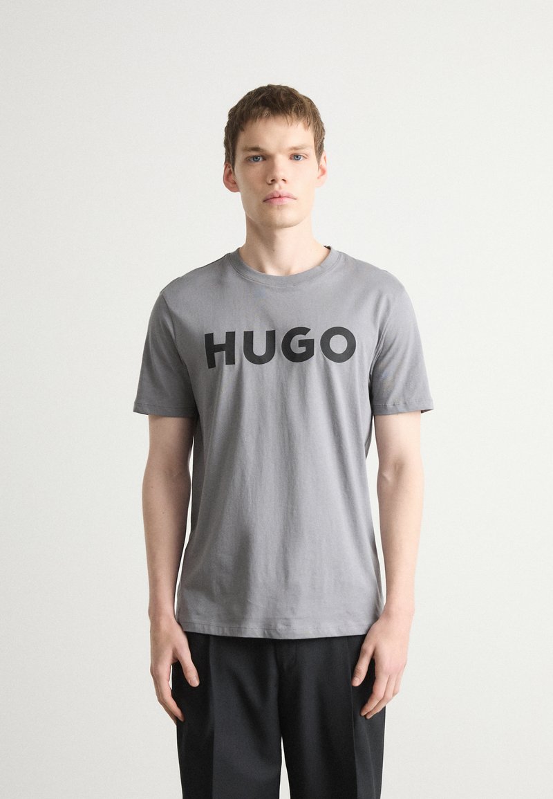 HUGO DULIVIO - Nyomott mintás póló - medium grey
