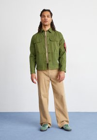 Alpha Industries OVERSHIRT - Leichte Jacke - dark olive/dunkelgrün ...