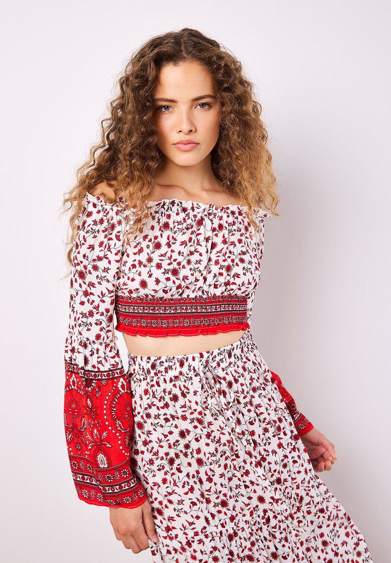 Apricot SARASA FLORAL CROPPED MILKMAID - Blus - white red
