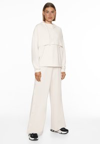 OYSHO SOFT-TOUCH WITH ZIP - Melegítőfelső - beige