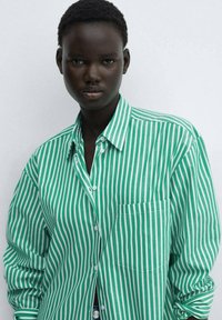 Mango Overhemdblouse - green