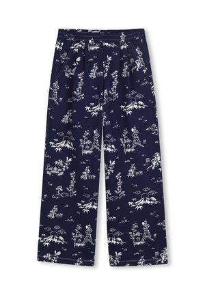 Pantalon large bleu marine en coton avec un imprimé paysage asiatique blanc, comprenant des arbres, des montagnes et des bâtiments.