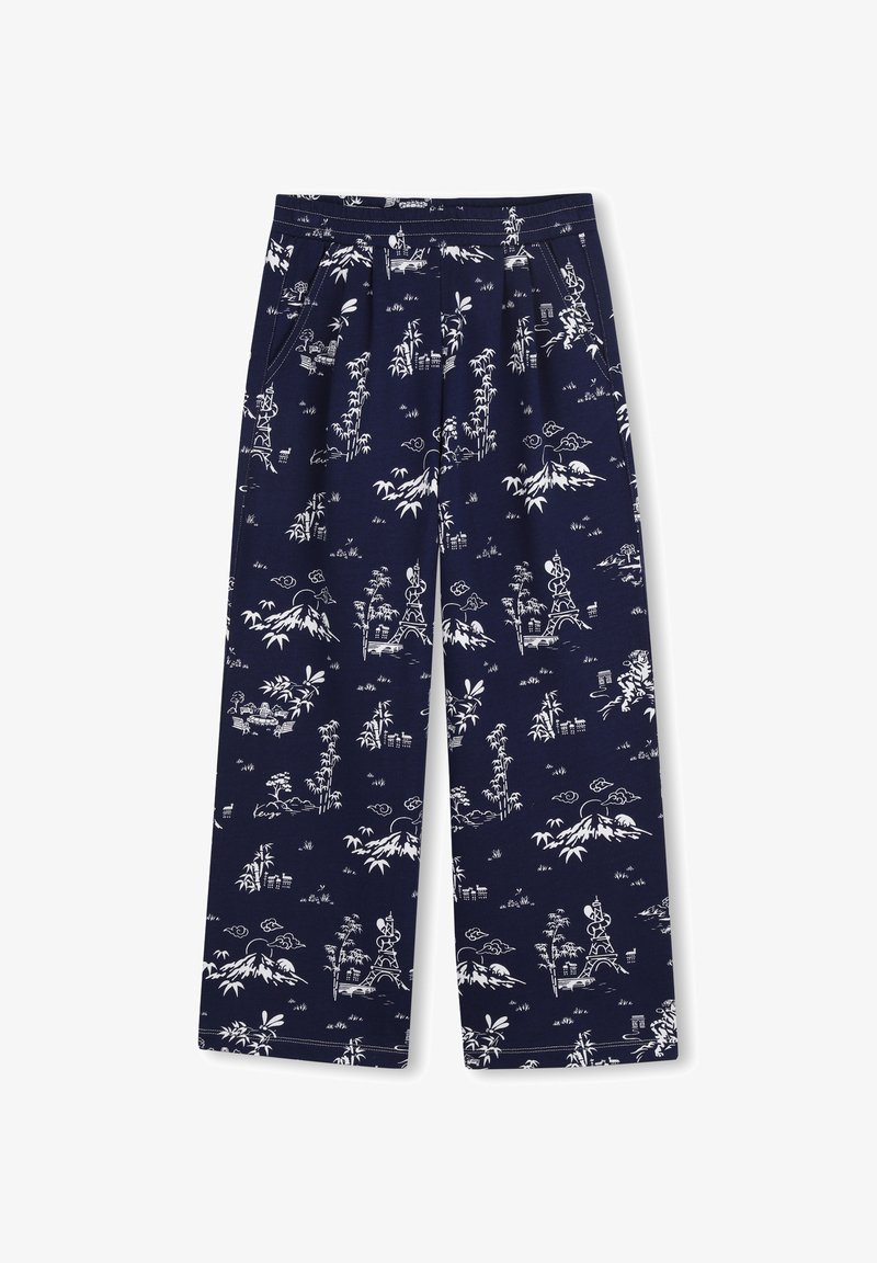 Pantalon large bleu marine en coton avec un imprimé paysage asiatique blanc, comprenant des arbres, des montagnes et des bâtiments.