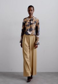 MUNTHE SERINO - Bluza - camel
