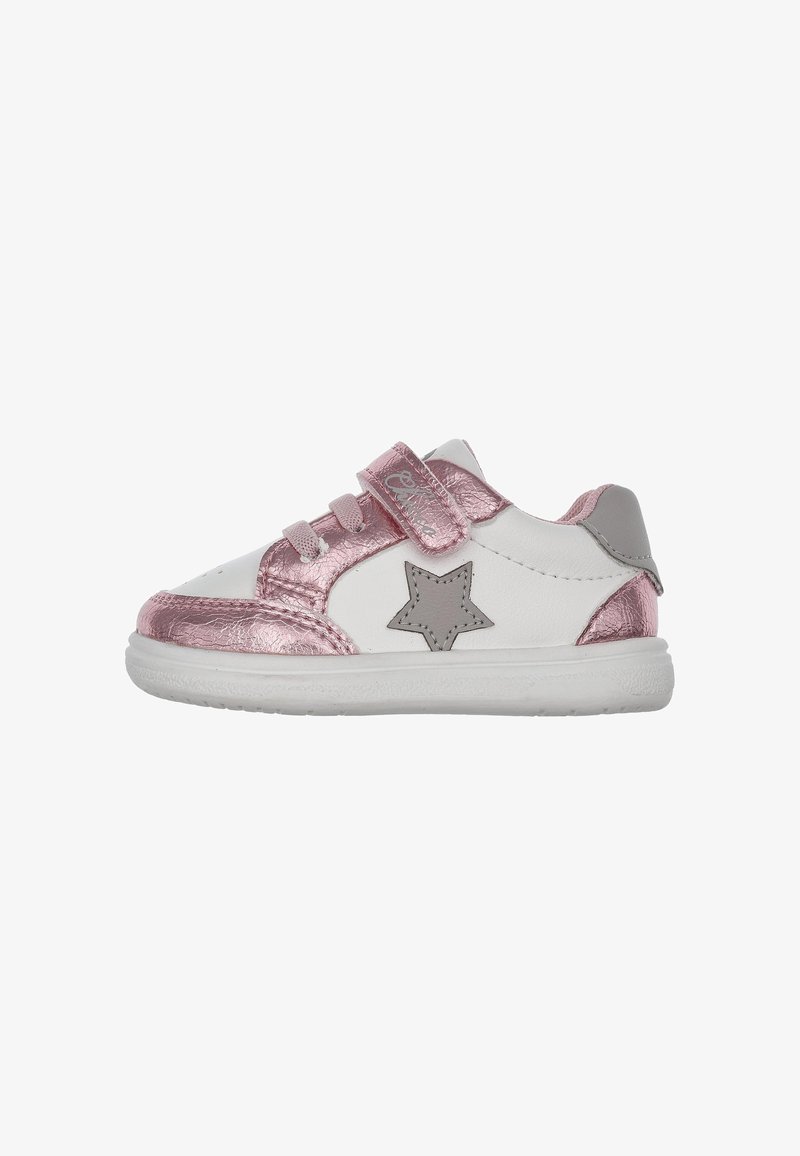 Baskets blanches pour enfants avec des accents métalliques roses, étoile grise sur le côté, fermeture Velcro et semelle en caoutchouc blanche, vues de l'extérieur.