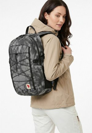 Fjällräven, SKULE 24 L DAYPACK 47 CM UNISEX - Zaino - fossil-shade
