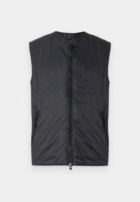 Μαύρο αμάνικο γιλέκο φτιαγμένο από ελαφρύ, γυαλιστερό ύφασμα. Διαθέτει μπροστινό φερμουάρ σε όλο το μήκος και δύο πλευρικές τσέπες με φερμουάρ. Απαλή υφή, μινιμαλιστικός σχεδιασμός.