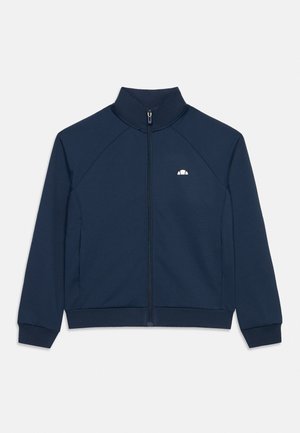 Giacca blu navy con cerniera, collo alto, maniche lunghe, polsini a coste, tasche laterali e piccolo logo bianco sul petto sinistro.