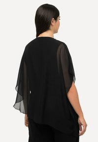 Ulla Popken DOPPELLAGIG V-AUSSCHNITT HALBARM - Camicetta - black