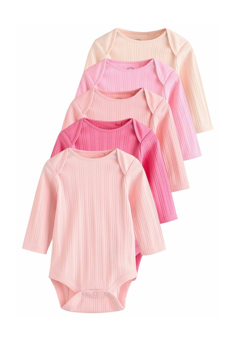 Set med fem långärmade bodysuits i olika nyanser av rosa, med texturerad ribb och tryckknappar i botten för enkel påklädning.