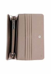 Portefeuille en cuir beige clair avec une surface texturée, plusieurs emplacements pour cartes, un compartiment zippé et un fermoir à pression en argent.
