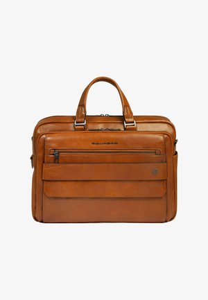 Maletín de cuero marrón con doble asa, bolsillo frontal con cremallera y compartimento con solapa, diseñado para uso profesional.