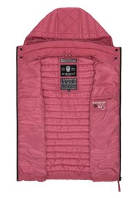 Veste matelassée rose avec capuche, ouverte pour montrer les étiquettes intérieures et une petite poche intérieure avec la marque Marikoo et un motif d'écouteurs.
