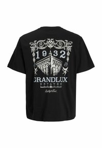 Sort T-shirt med hvid grafik af en vintage bygning, udsmykkede spiraler, feer og teksten "1932 Grandlux Estates New York."