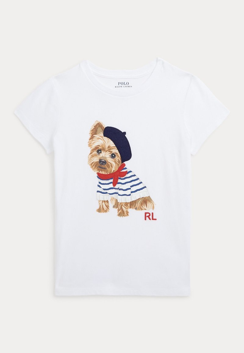 T-shirt bianco in cotone con un Yorkshire terrier ricamato che indossa un berretto blu, una sciarpa rossa e una maglietta a righe, con "RL" in testo rosso.