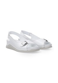 Witte leren sandalen met een open teen en hiel, verstelbare gespsluiting, tekstuurlzool en een gevormd ontwerp voor comfort.